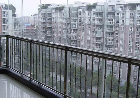 安裝鋅鋼陽臺(tái)欄桿要注意的七大問題